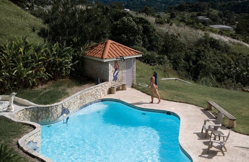 Cidra Casa | Casa Bayu, space created for groups and families in the mountains of Cidra, PR