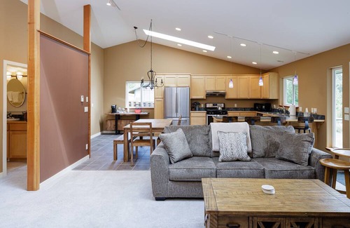 Lopez Island Casa | Woodhaven Cottage an escape for a couples getaway or family memories.