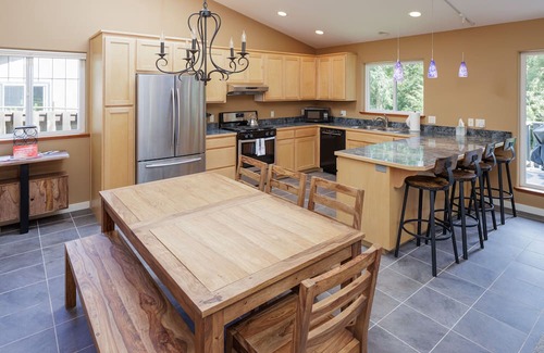 Lopez Island Casa | Woodhaven Cottage an escape for a couples getaway or family memories.