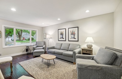 St. Louis Park Casa | Family/pet-friendly home just 5 minutes to downtown Minneapolis or "The Lakes".