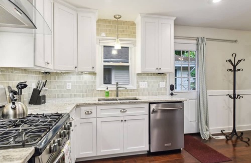 St. Louis Park Casa | Family/pet-friendly home just 5 minutes to downtown Minneapolis or "The Lakes".