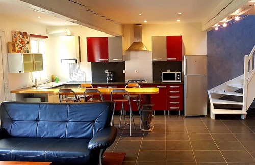 Aiguillon Casa | Vacation Home "Gîte Au Bord Du Lot" with Private Terrace, Private Garden & Wi-Fi