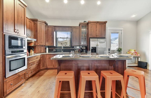 Heber Casa | Mountain View Retreat, Hot Tub, 6br 4ba, Sleeps 16, Pet Friendly