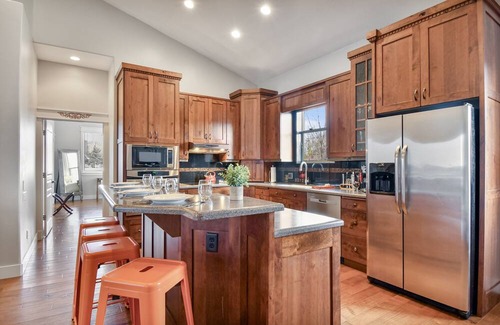 Heber Casa | Mountain View Retreat, Hot Tub, 6br 4ba, Sleeps 16, Pet Friendly