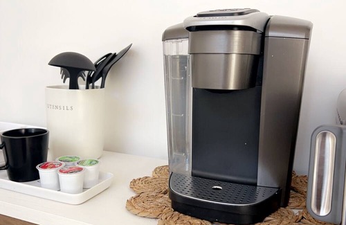 Jefferson City Apartamento | Private Greenhouse Style Guesthouse! 15 min from the lakes and close to gburg!