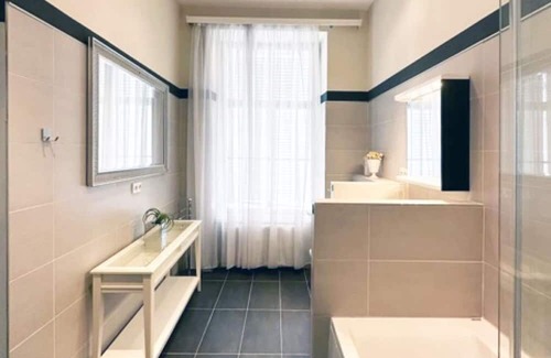 Baden Apartamento | Holiday Apartment "Schickes Baden Bei Wien" with Shared Garden & Wi-Fi