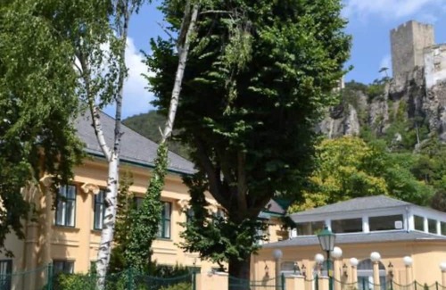 Baden Apartamento | Holiday Apartment "Schickes Baden Bei Wien" with Shared Garden & Wi-Fi
