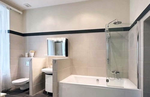 Baden Apartamento | Holiday Apartment "Schickes Baden Bei Wien" with Shared Garden & Wi-Fi