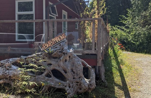 Tofino Casa | Salal Forest - Cottage 10 minutes walking distance from the beach. Dog friendly