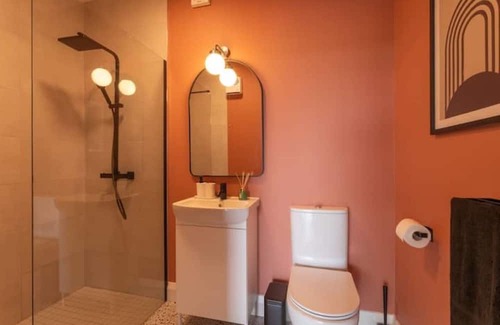 Menlo Cabaña | 19th century restored stable on Lough Corrib