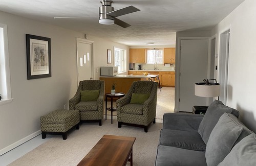 Hudson Casa | Cozy, Family-oriented Lake House with beautiful views. Enjoy private lake front!