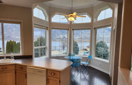 Okanagan-Similkameen Apartamento | Snowbirds! Enjoy Osoyoos’ lakefront, top floor condo, centre of town 55+