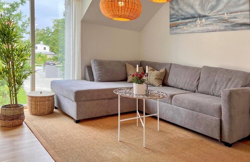 Ljugarn Apartamento | Modern apartment in the center of quiet Ljugarn and close to the beach.