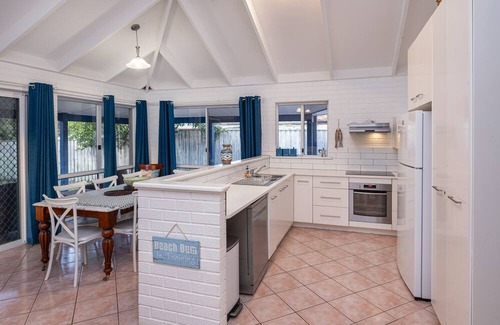 Quindalup Casa | Coastal Oasis - Family & Pet Friendly + only 400m from beach