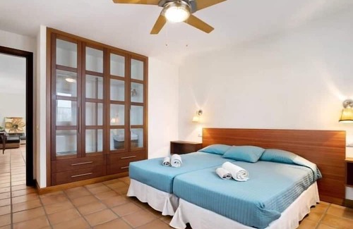 Playa San Juan Villa | House for couples with communal pool