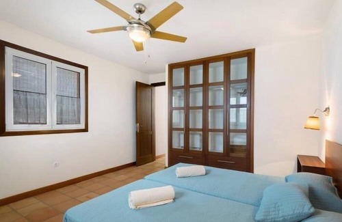 Playa San Juan Villa | House for couples with communal pool