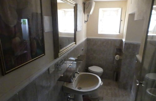 Treia Villa | Elegante Appartamento in Villa con piscina