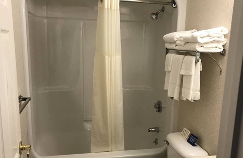 Lake Placid Hotel | Quality Inn on Lake Placid