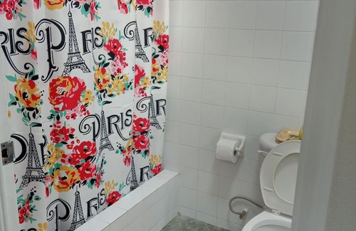 Jackson Apartamento | Cozy one-bedroom apartment with wifi and a/c. 5 minutes to malls and grocery.