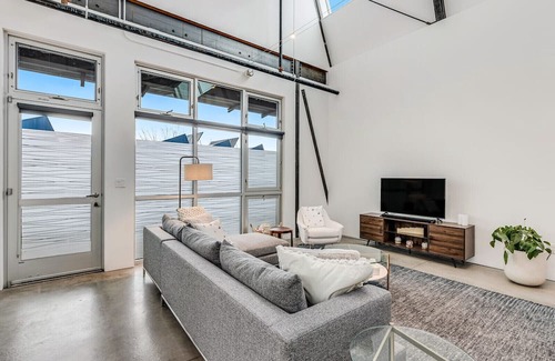 Emma Condominio | Chic Modern Living in Basalt. Artist studio optional and pet friendly!