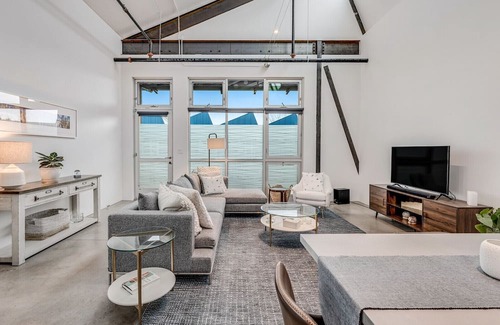 Emma Condominio | Chic Modern Living in Basalt. Artist studio optional and pet friendly!