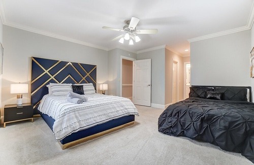 Wessex Square Casa | Uptown Luxe w/ King Suite & Hot Tub | Sleeps 20+