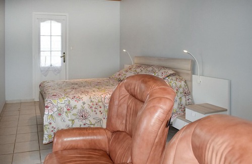 Quemperven Casa | Cozy Home In Quemperven With Wifi