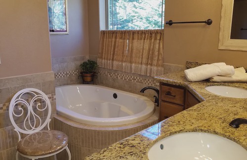 Cloudcroft Chalet De Esquí | Woodlands Chalet Forest, Luxury, Parking, Bedrooms w/Ensuite Bathrooms, CLEAN