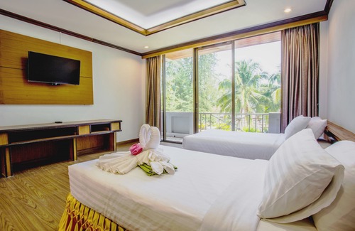 Bang Saphan Hotel | The Uncle Beach Resort