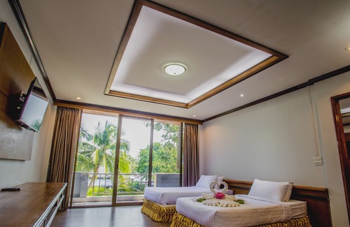 Bang Saphan Hotel | The Uncle Beach Resort