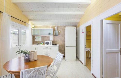 Oliva Casa | Vacation Home "Flashdance" near Beach with Shared Pool & Wi-Fi