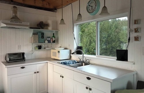 Port Alice Cabaña | Lake front tiny house