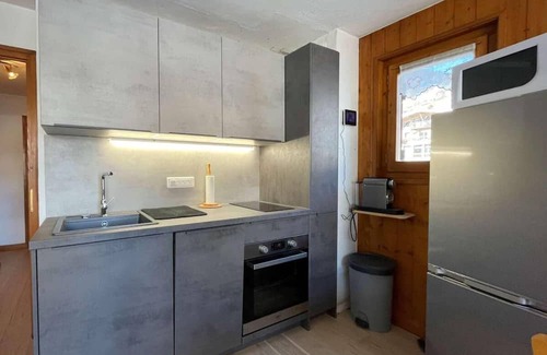 Praz-sur-Arly Apartamento | 300m del centro estación, 1.o piso, vista montaña, balcón, parking, tv, local para esquís, 29m²