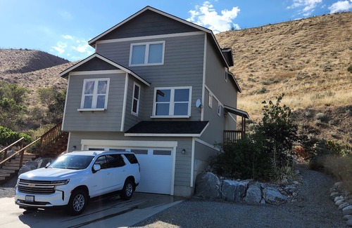 Pateros Casa | Spacious 2 bedroom w/river view - 5 min to Alta Lake Golf Resort and State Park