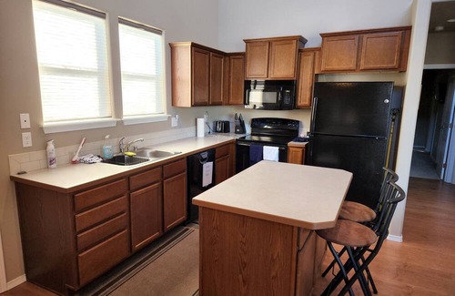 Pateros Casa | Spacious 2 bedroom w/river view - 5 min to Alta Lake Golf Resort and State Park