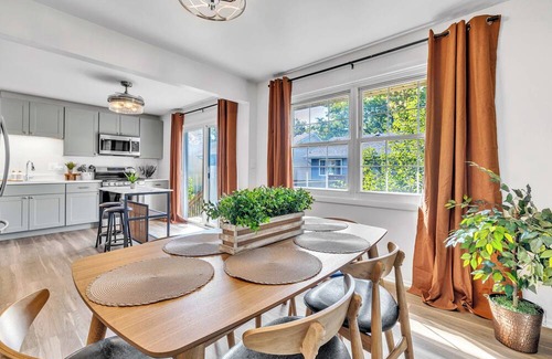 Forestview Casa | Modern 4BR Home Near Chicago Sleeps 10 Pets OK