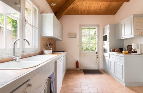 Ile-d'Aix Villa | Marais Aixois-Villa-Villa-Ensuite Bathroom-View of the