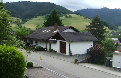 Untermunstertal Apartamento | Haus Palais with Covered Balcony, Mountain View, and Wi-Fi