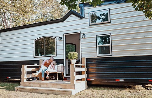 Milton Cabaña | Charming Tiny Home in Pace Near Downtown and Pensacola Beach, 2 min from Walmart