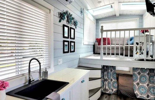 Apple Valley Cabina | Escape to Red Mountain Bliss: Brand New Home in Apple Valley, Utah