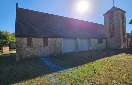 Oldham Cabina | unique 3BR lodge w/basic amenities & two RV's on 1.58 acres in beautiful Oldham