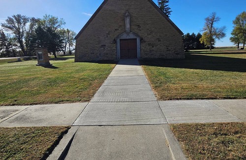 Oldham Cabina | unique 3BR lodge w/basic amenities & two RV's on 1.58 acres in beautiful Oldham