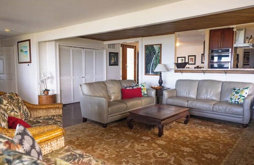 Punaluu Casa | Beachfront Luxurious Hawaiian Oasis