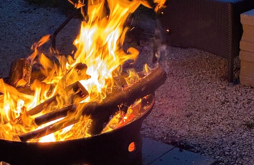 Selkirk Cabina | Cozy 2 room cabin viewing the water from your front deck.