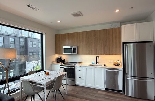 East Boston Apartamento | Luxury 1BR w/Rooftop 5 min to Logan Airport Free EV Garage Parking