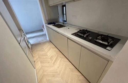 Jing'an Apartamento | Shanghai 2Br flat with garden& floor heating nr line2/11 Jing an temple