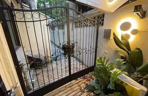 Jing'an Apartamento | Shanghai 2Br flat with garden& floor heating nr line2/11 Jing an temple