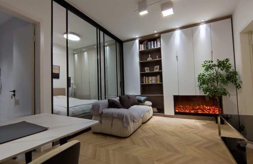 Jing'an Apartamento | Shanghai 2Br flat with garden& floor heating nr line2/11 Jing an temple