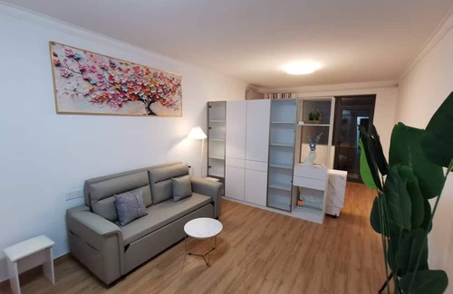 Changning Apartamento | Shanghai Gubei flat near line2 with private garden