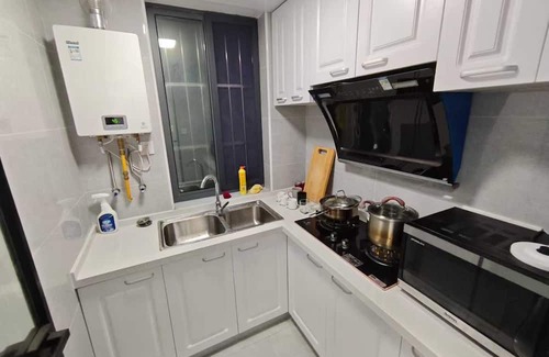 Changning Apartamento | Shanghai Gubei flat near line2 with private garden